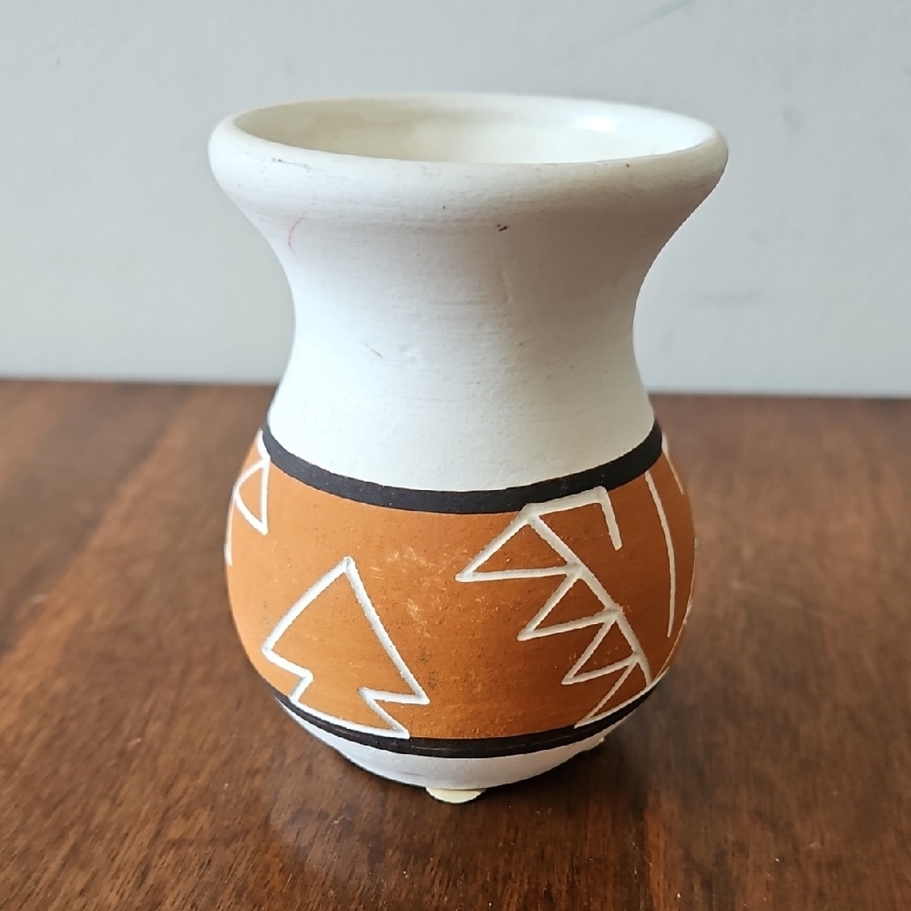 Sioux Pottery Indian Unglazed Etched Vase Signed Small